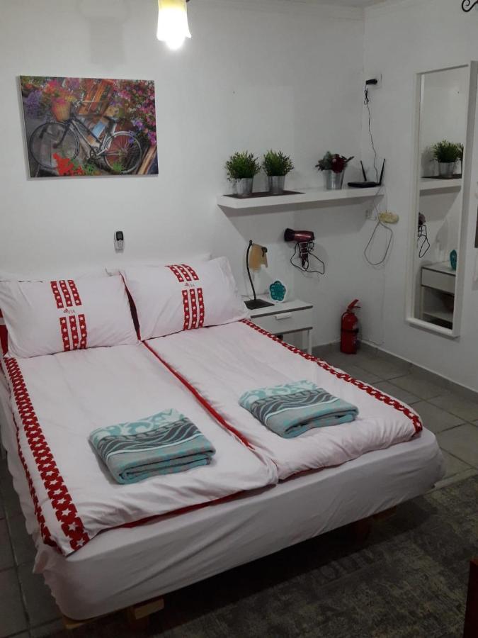 Kibbutz Hatzor A Room Close To Ashdod Hatzor Ashdod Esterno foto